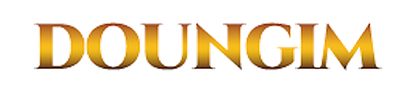 Die Doungim Wortmarke in Gold auf transparentem Hintergrund